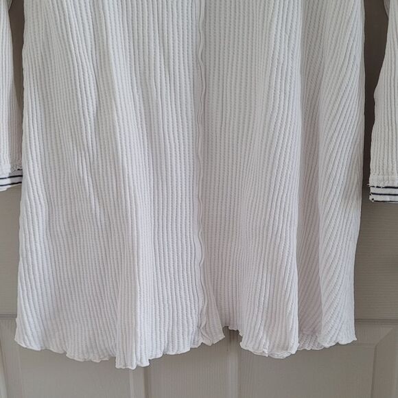 FENINI White Striped V-Neck Top - Picture 12 of 12